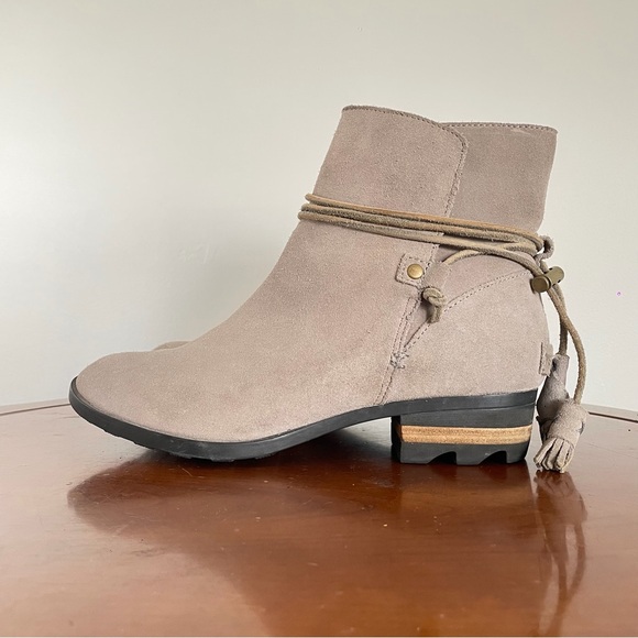 Sorel Shoes - Sorel Farah Short Suede waterproof Ankle boot | US 9